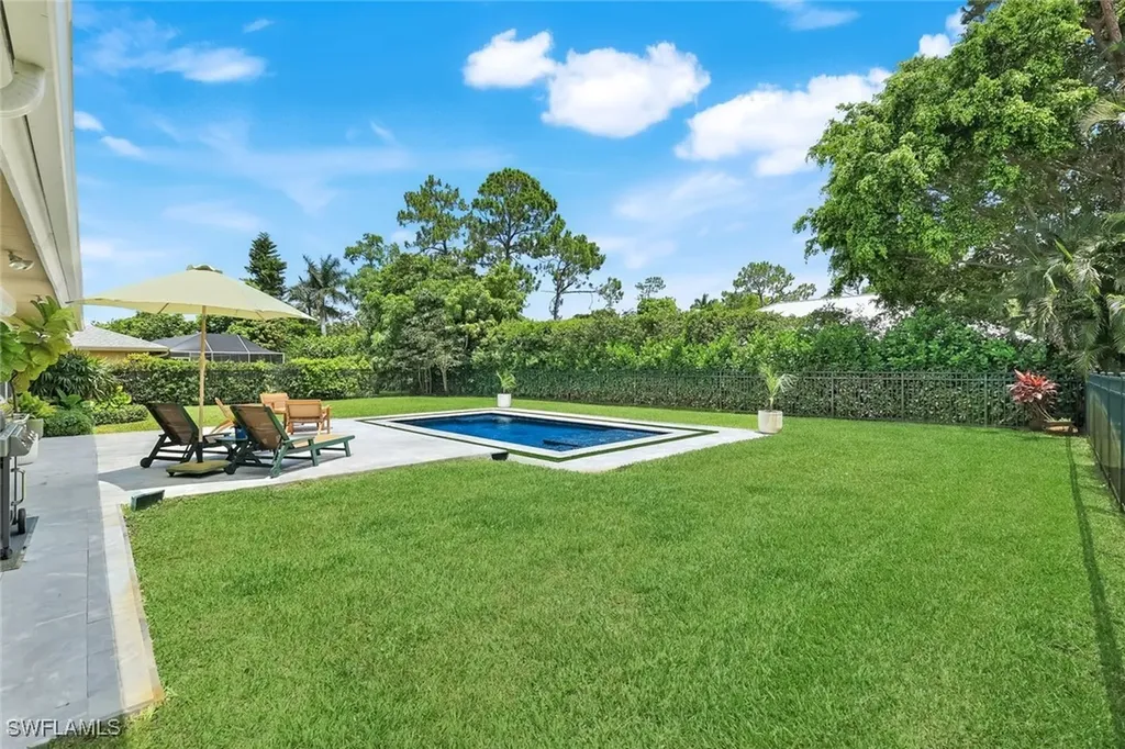 2319 Queens Way Naples FL 34112