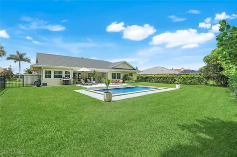 2319 Queens Way Naples FL 34112
