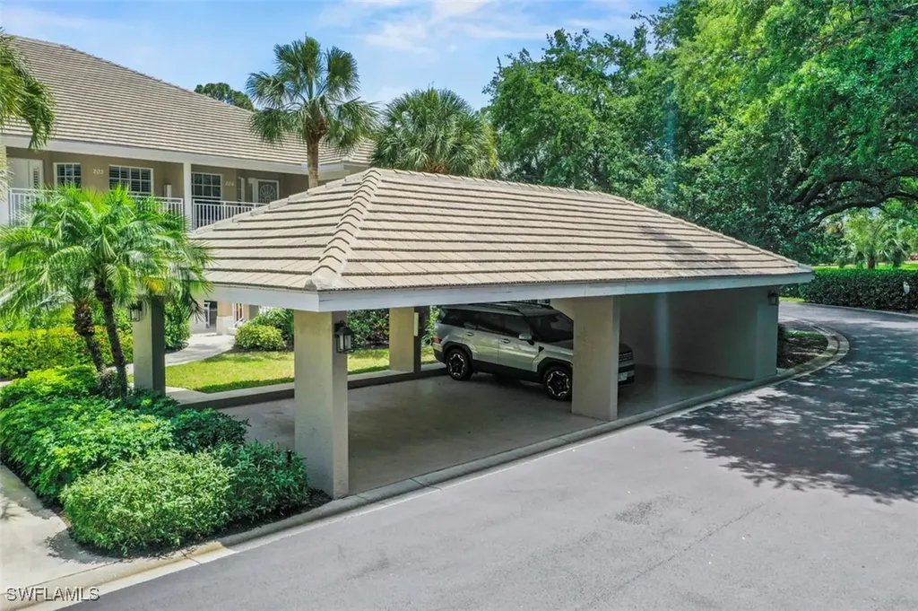 1920 Willow Bend Circle Naples FL 34109