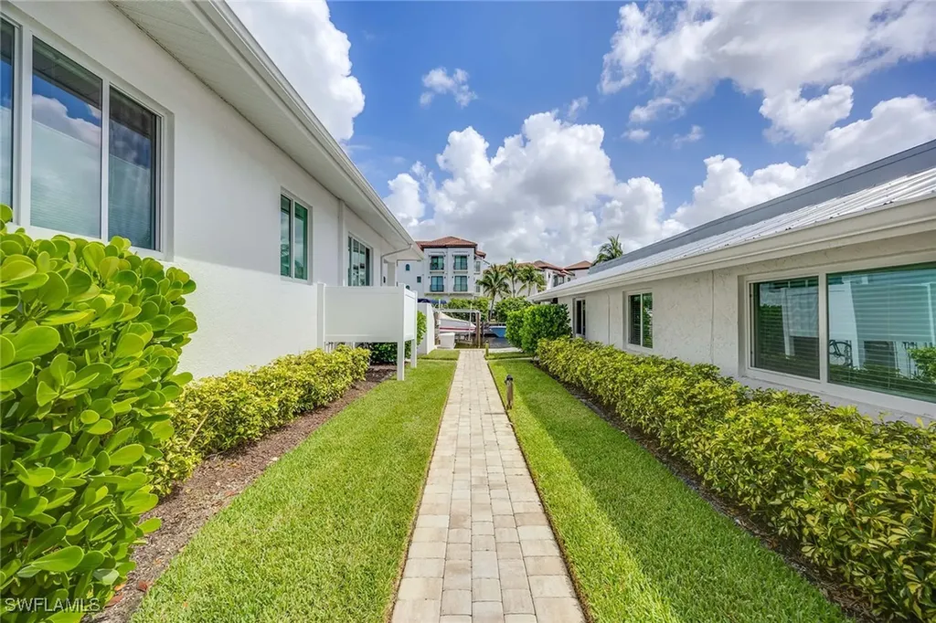 1395 Curlew Avenue Naples FL 34102