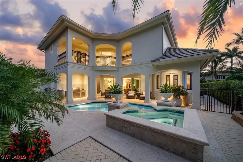 33 3rd Street S Naples FL 34102