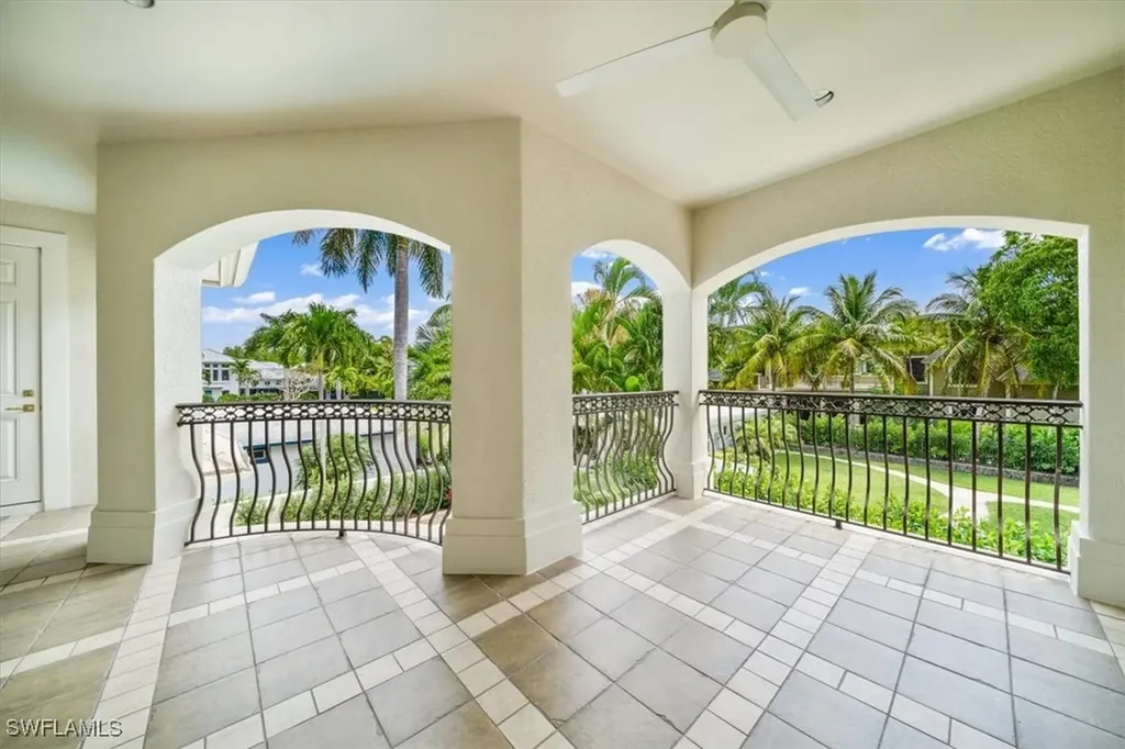 33 3rd Street S Naples FL 34102