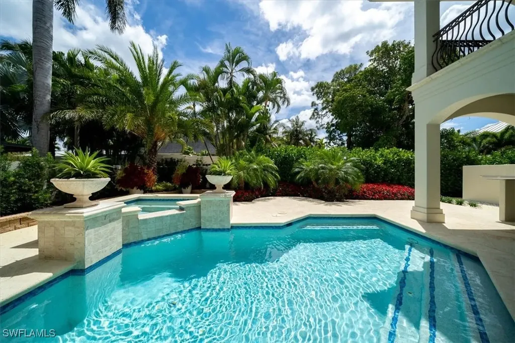 33 3rd Street S Naples FL 34102