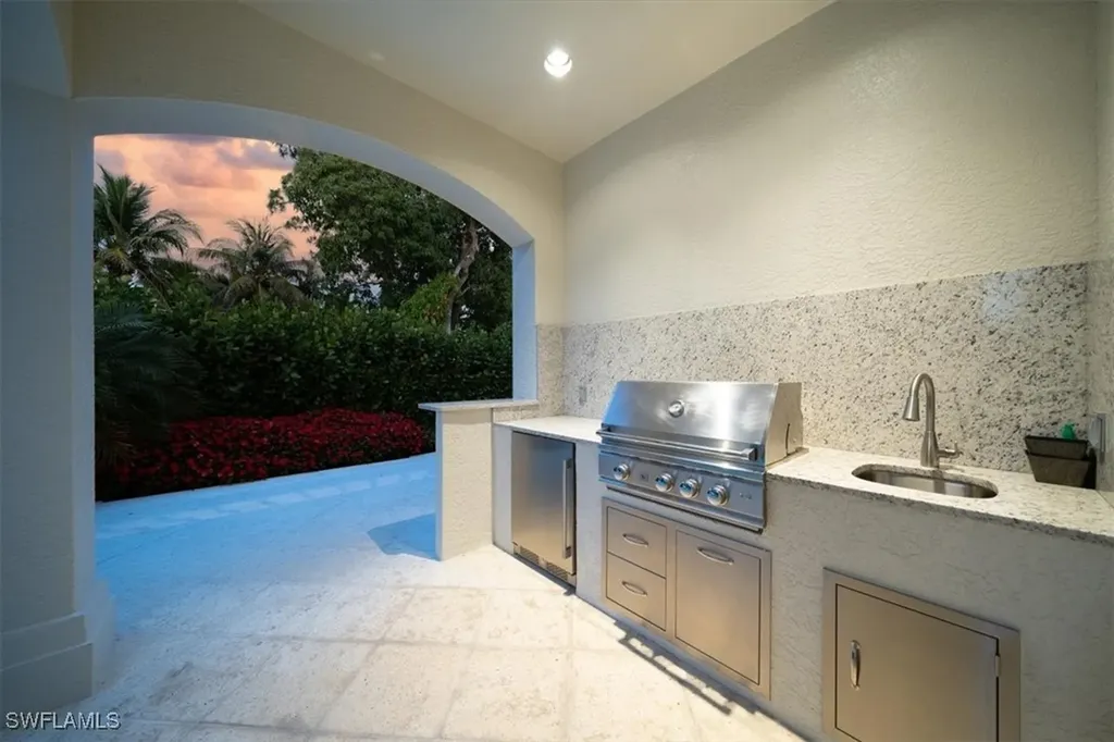 33 3rd Street S Naples FL 34102