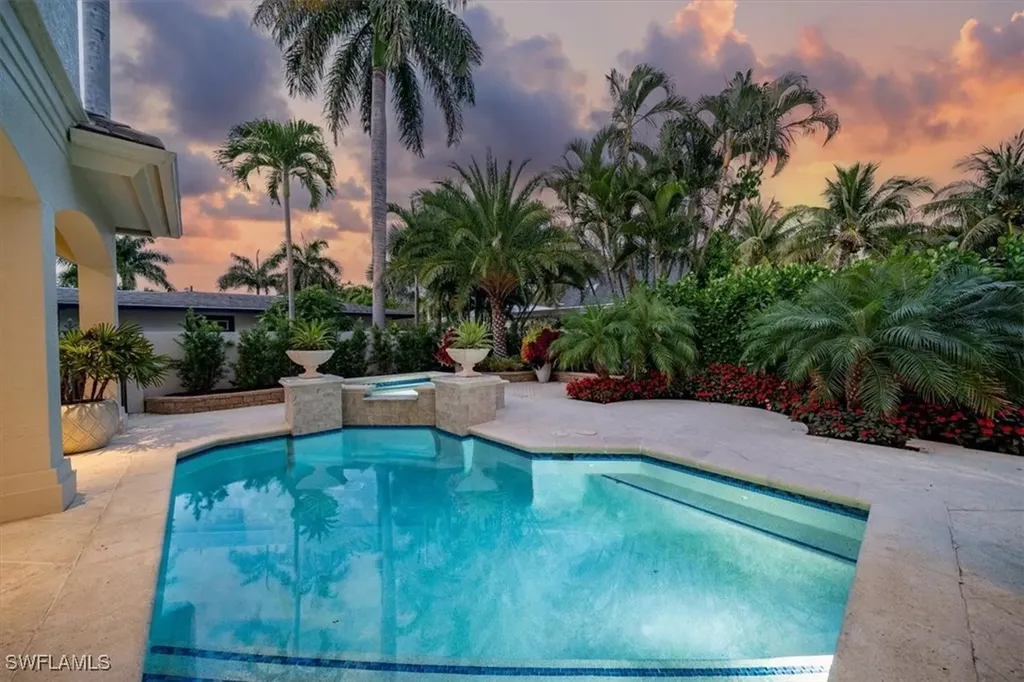 33 3rd Street S Naples FL 34102