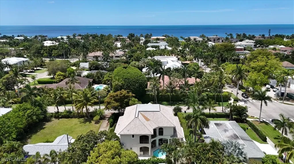 33 3rd Street S Naples FL 34102