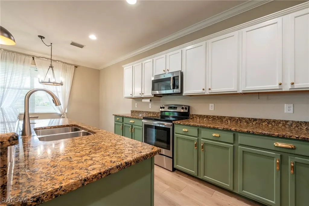 2470 Heydon Circle E Naples FL 34120