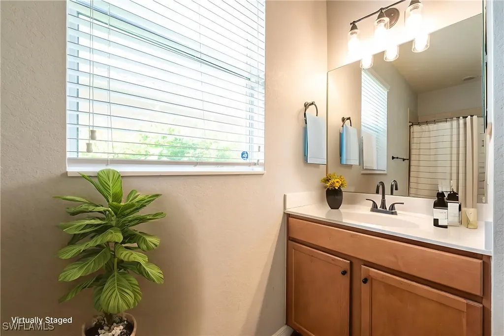 2470 Heydon Circle E Naples FL 34120