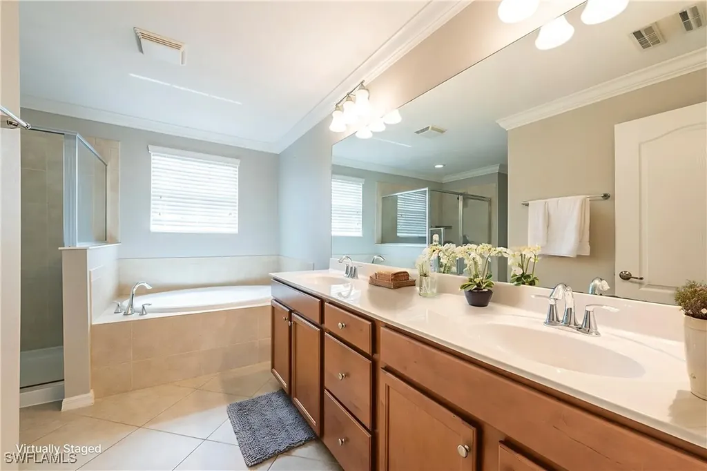 2470 Heydon Circle E Naples FL 34120