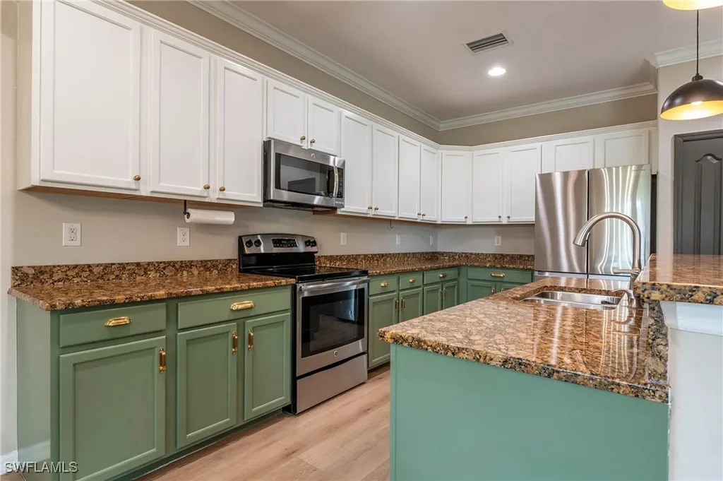 2470 Heydon Circle E Naples FL 34120