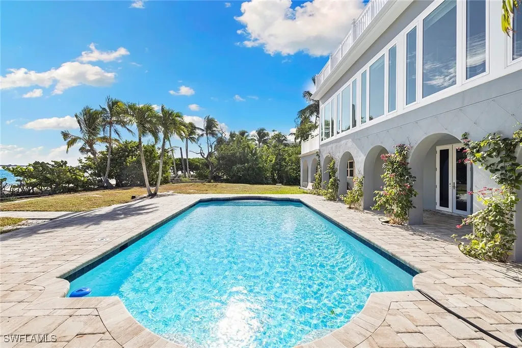 1069 Bird Lane Sanibel FL 33957