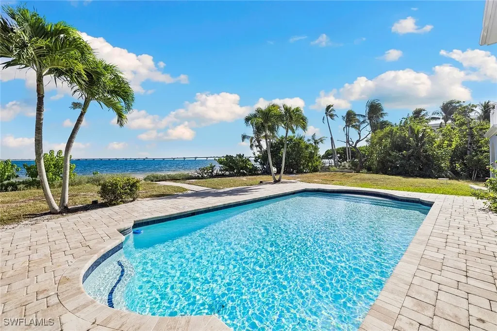 1069 Bird Lane Sanibel FL 33957