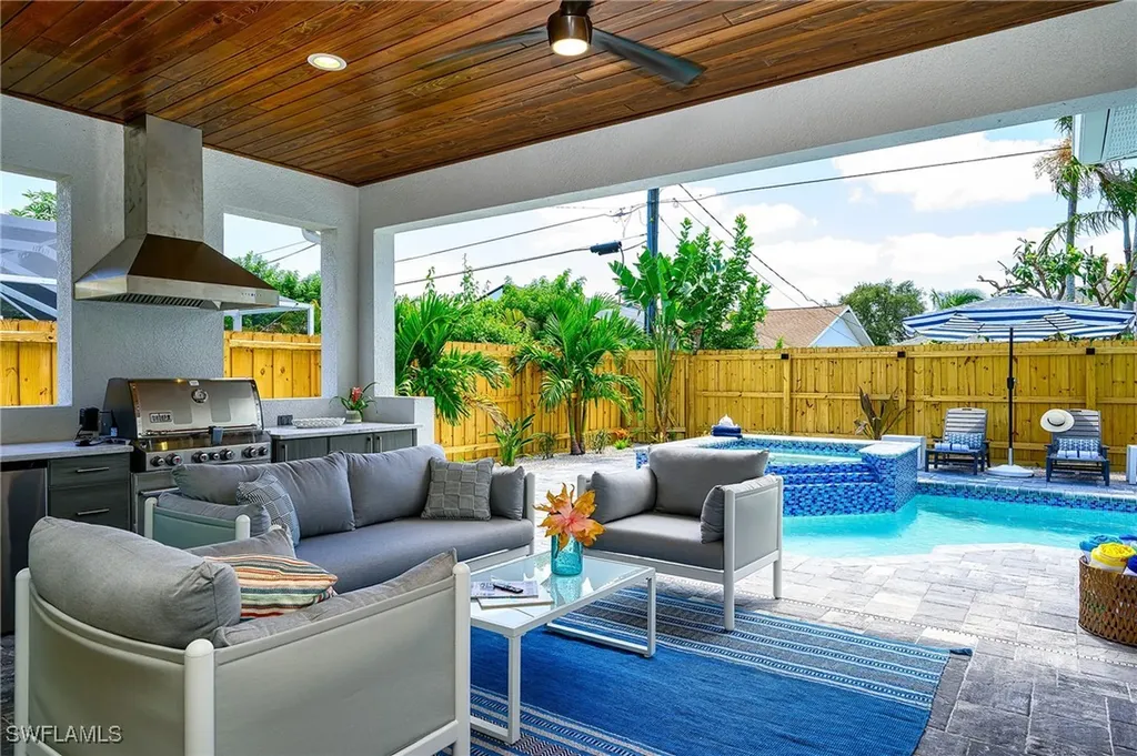 548 101st Avenue Naples FL 34108