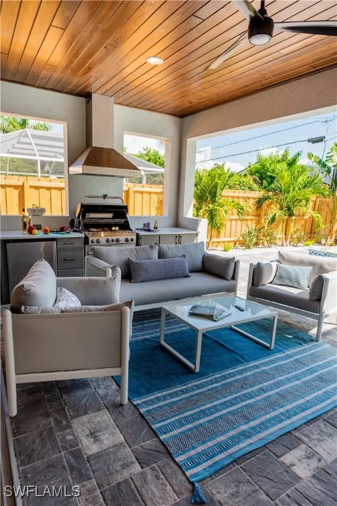 548 101st Avenue Naples FL 34108