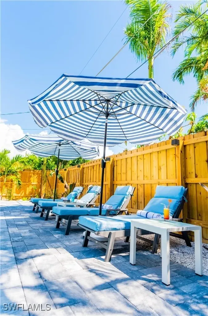 548 101st Avenue Naples FL 34108