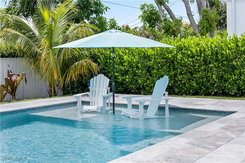 682 95th Avenue N Naples FL 34108