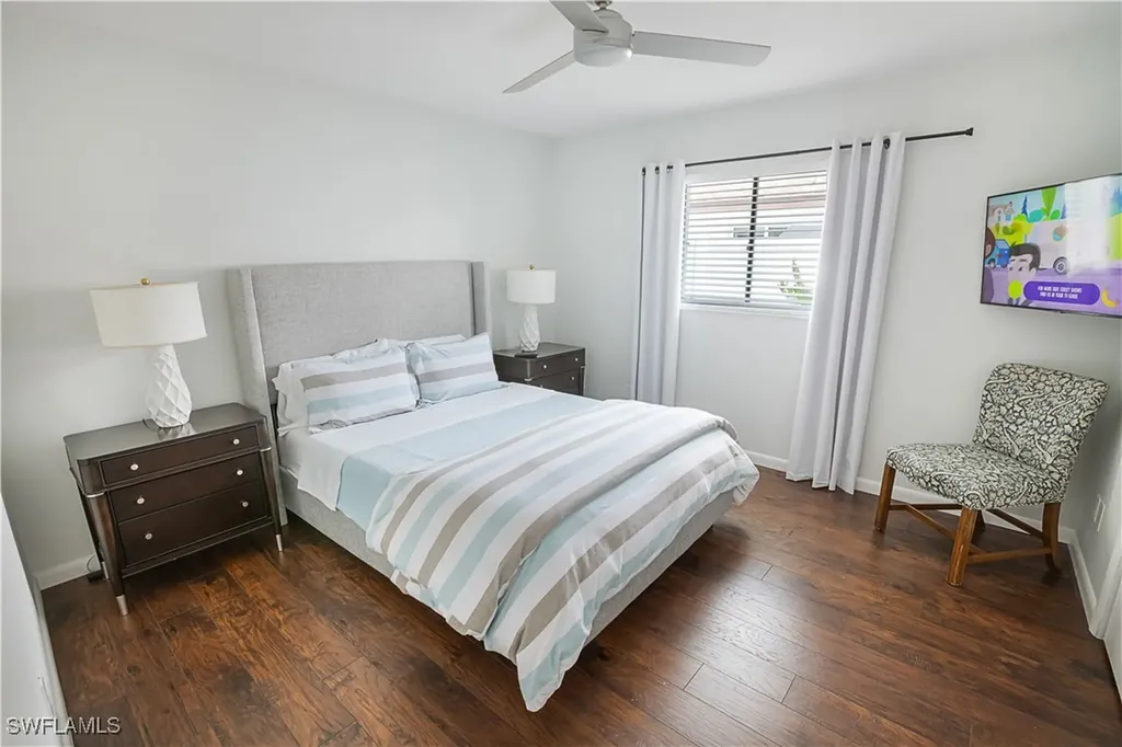 682 95th Avenue N Naples FL 34108