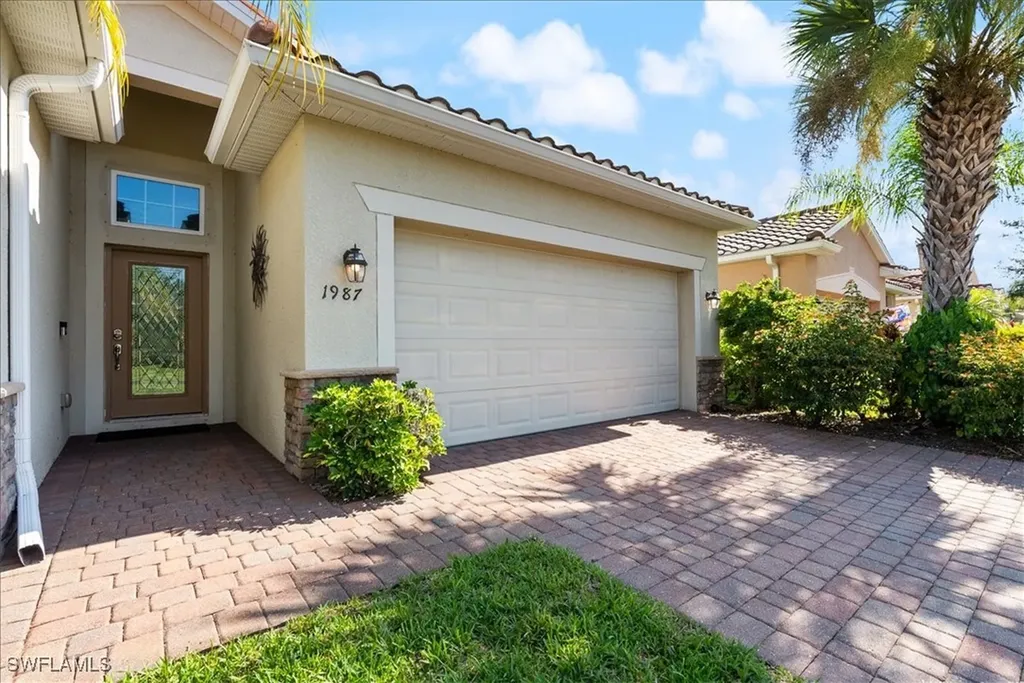 1987 Fairmont Lane Naples FL 34120