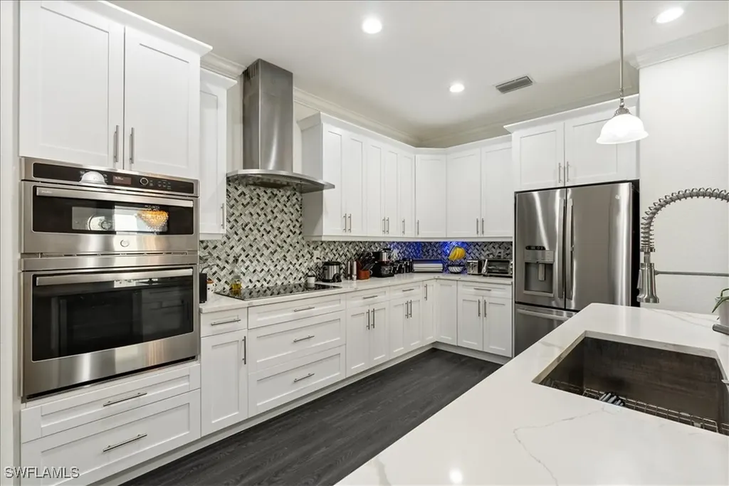 1987 Fairmont Lane Naples FL 34120