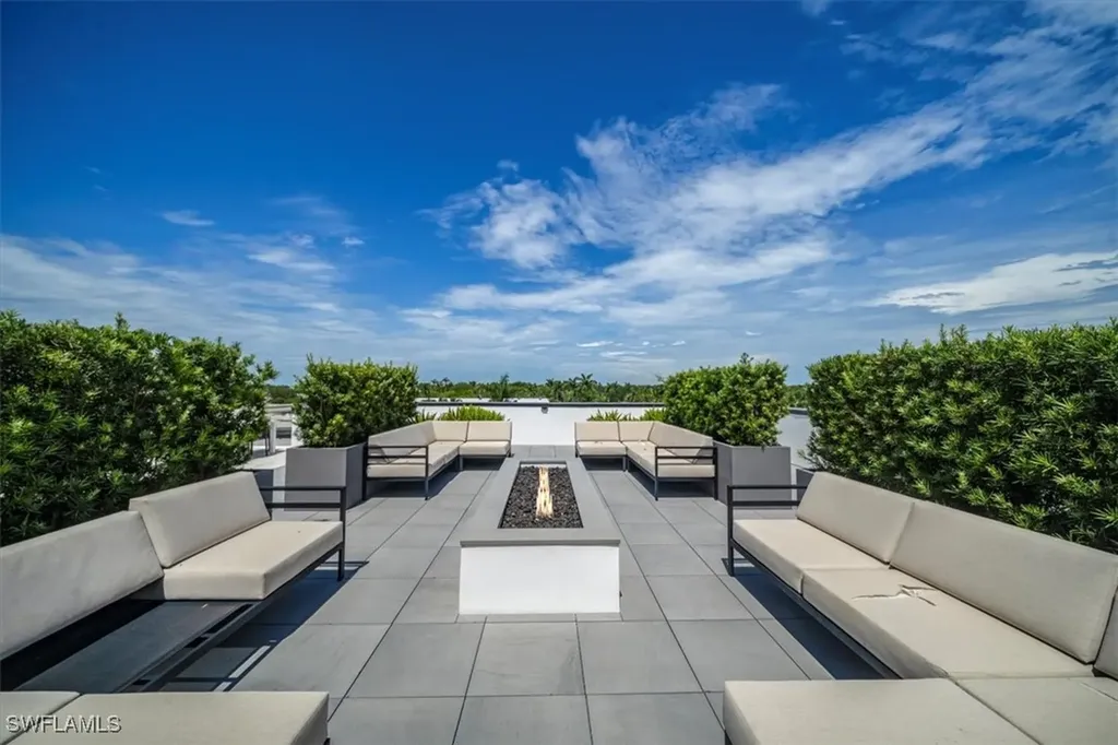 850 Central Avenue Naples FL 34102