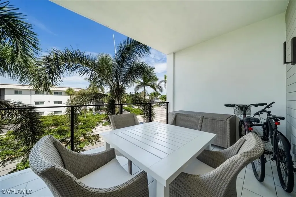 850 Central Avenue Naples FL 34102