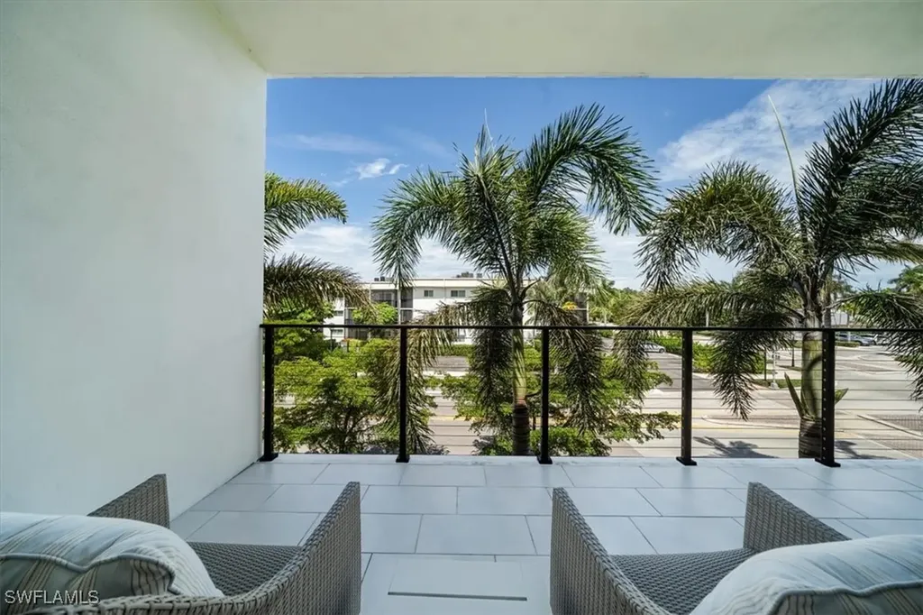 850 Central Avenue Naples FL 34102
