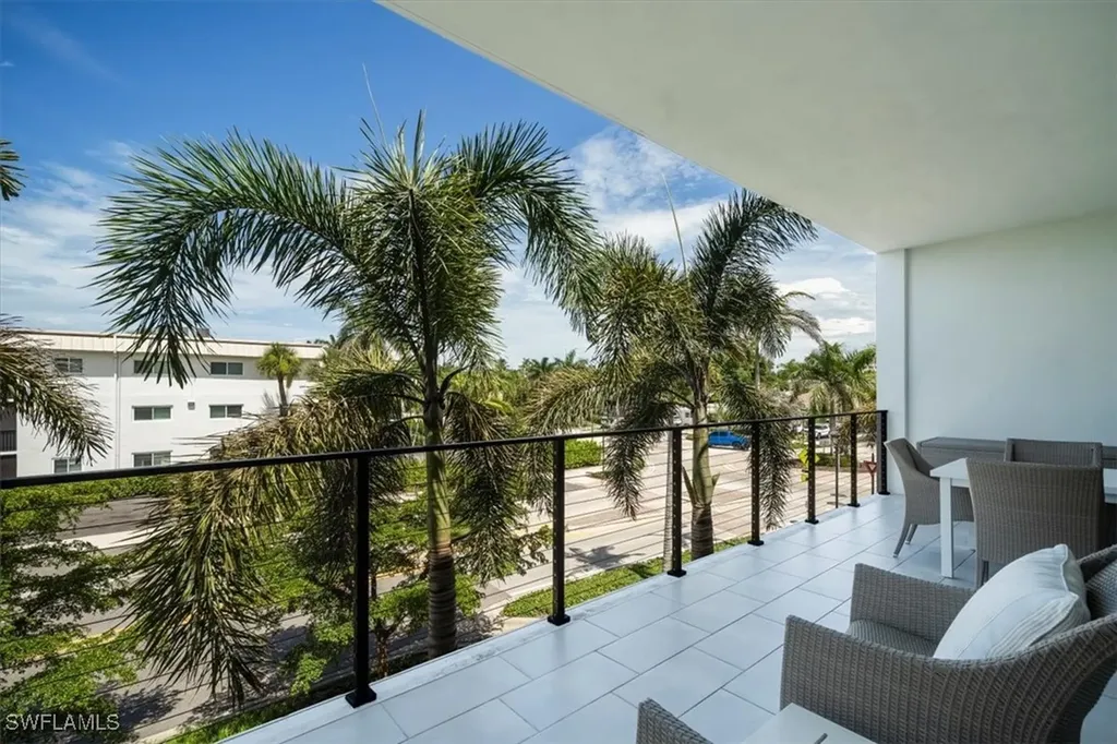 850 Central Avenue Naples FL 34102