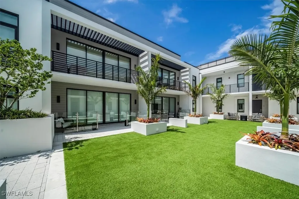 850 Central Avenue Naples FL 34102