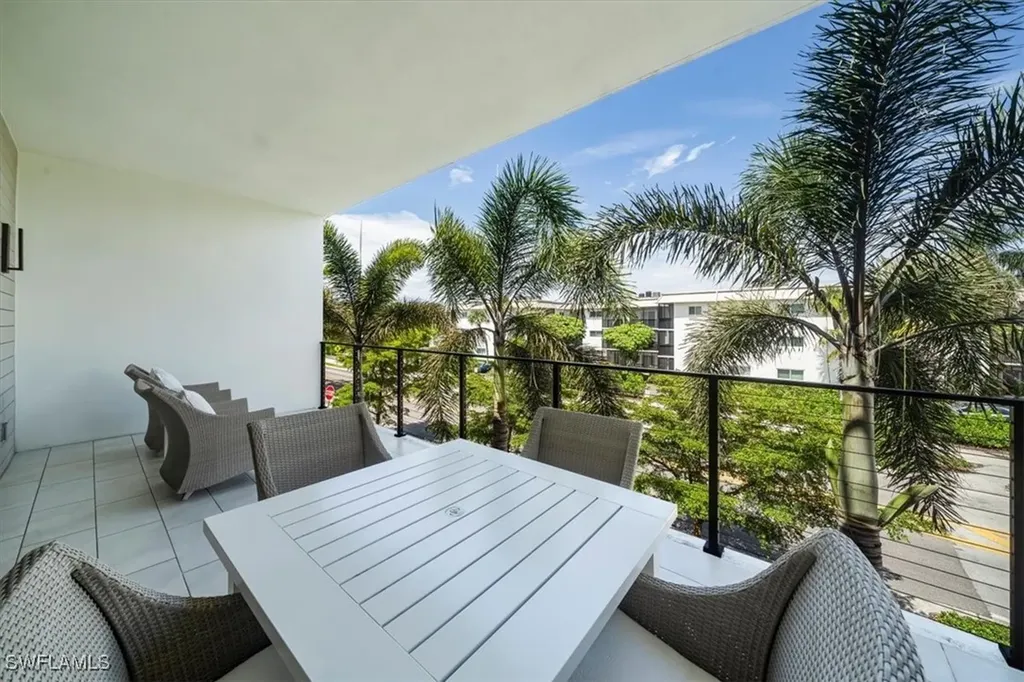850 Central Avenue Naples FL 34102