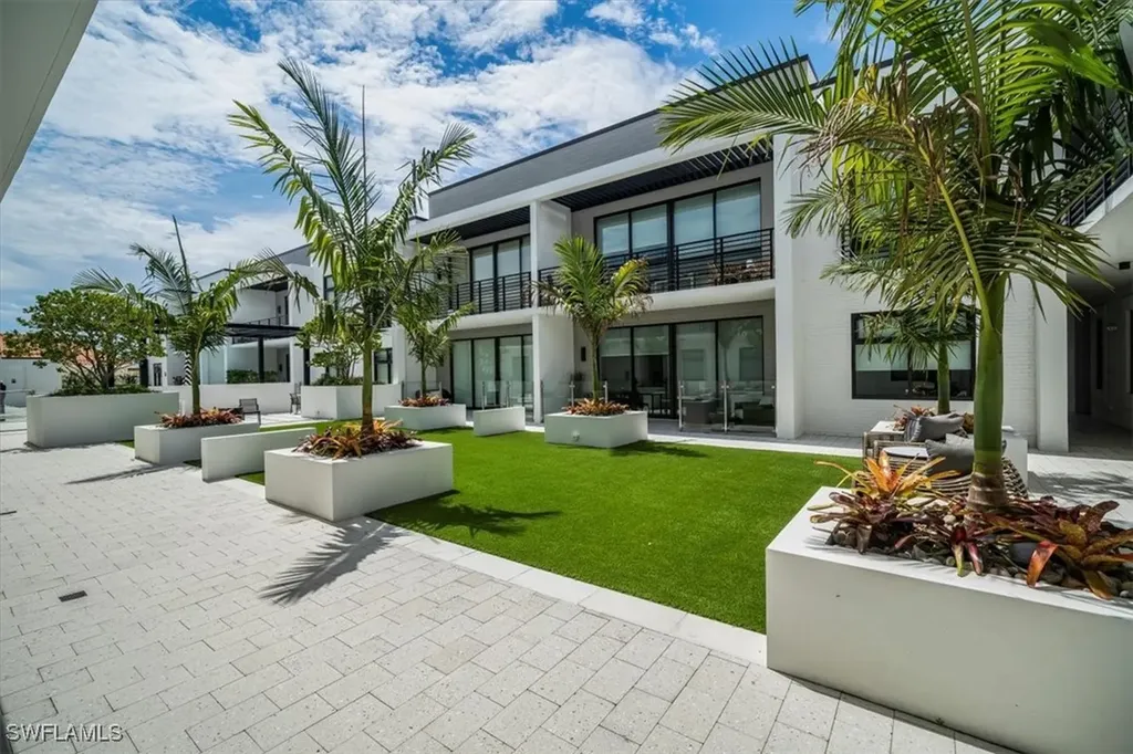 850 Central Avenue Naples FL 34102