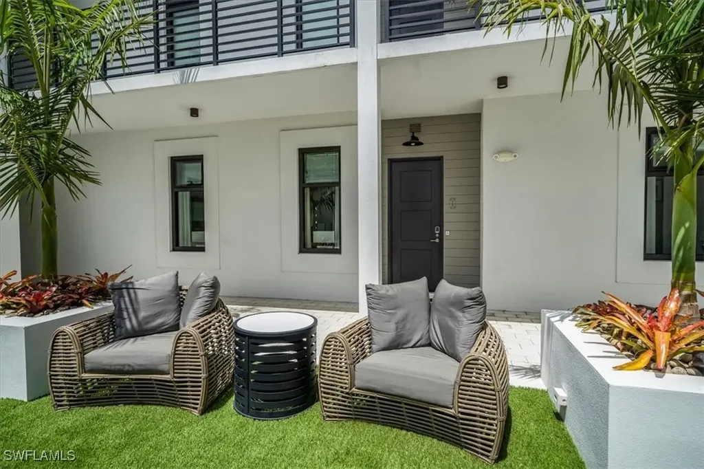 850 Central Avenue Naples FL 34102