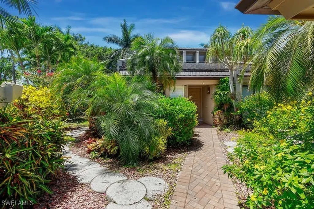 202 Bears Paw Trail Naples FL 34105