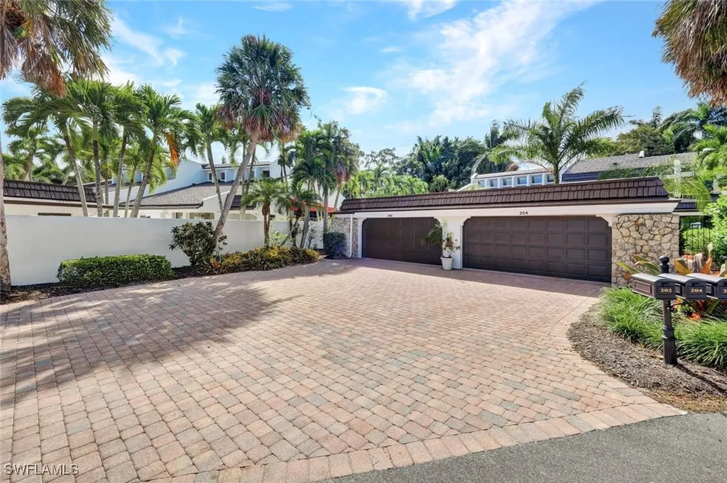 202 Bears Paw Trail Naples FL 34105