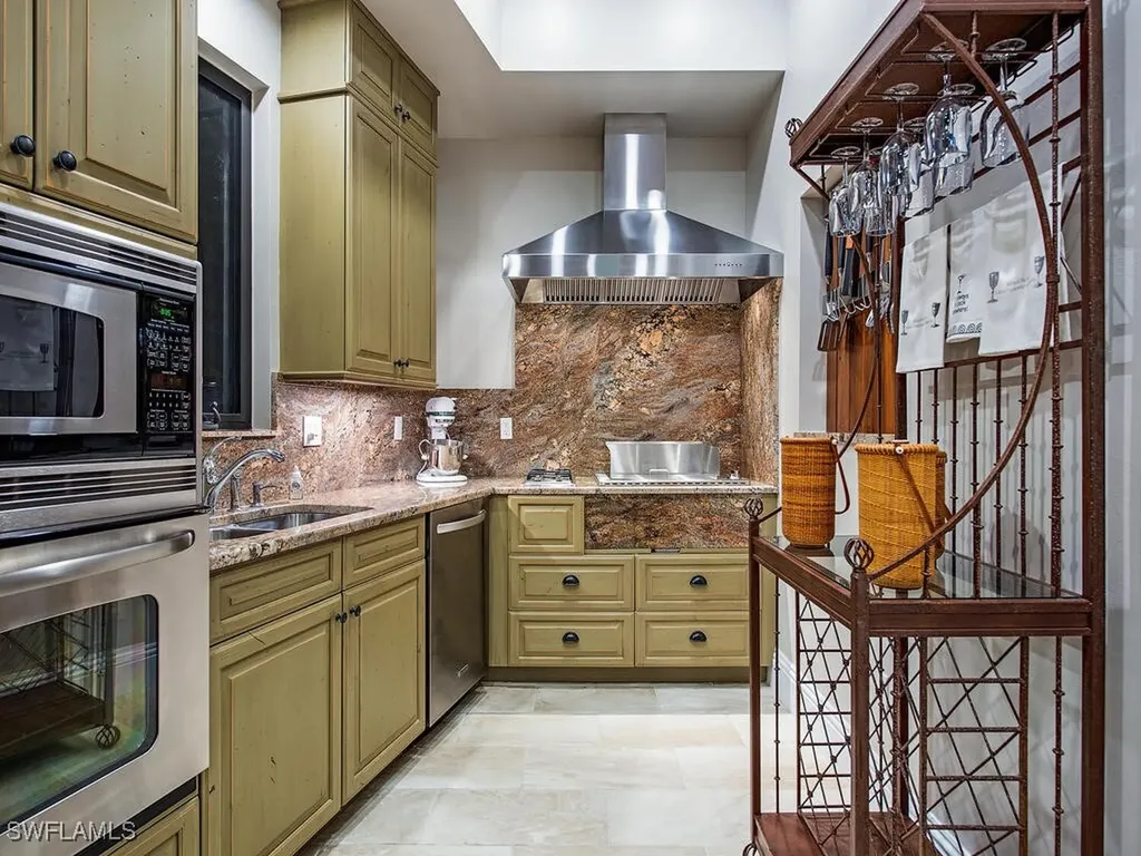 2204 Goshawk Court Naples FL 34105