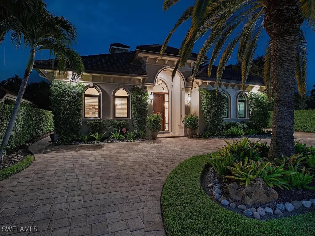 2204 Goshawk Court Naples FL 34105