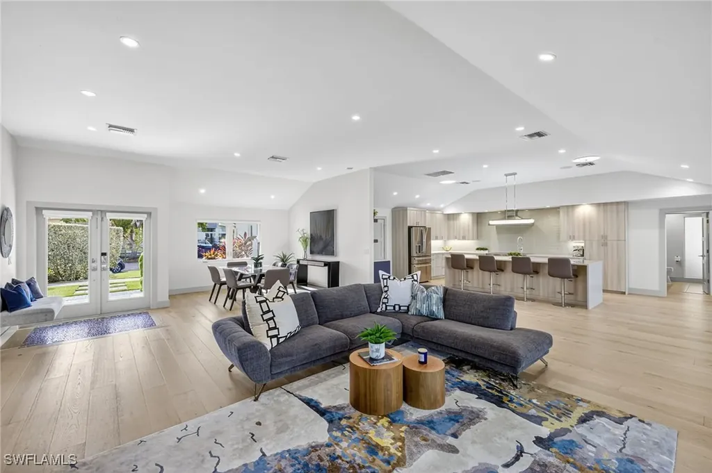 5215 Seashell Avenue Naples FL 34103