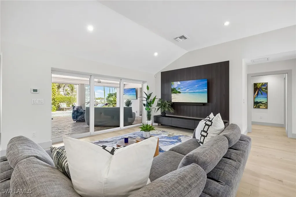 5215 Seashell Avenue Naples FL 34103