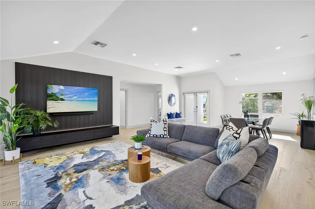 5215 Seashell Avenue Naples FL 34103