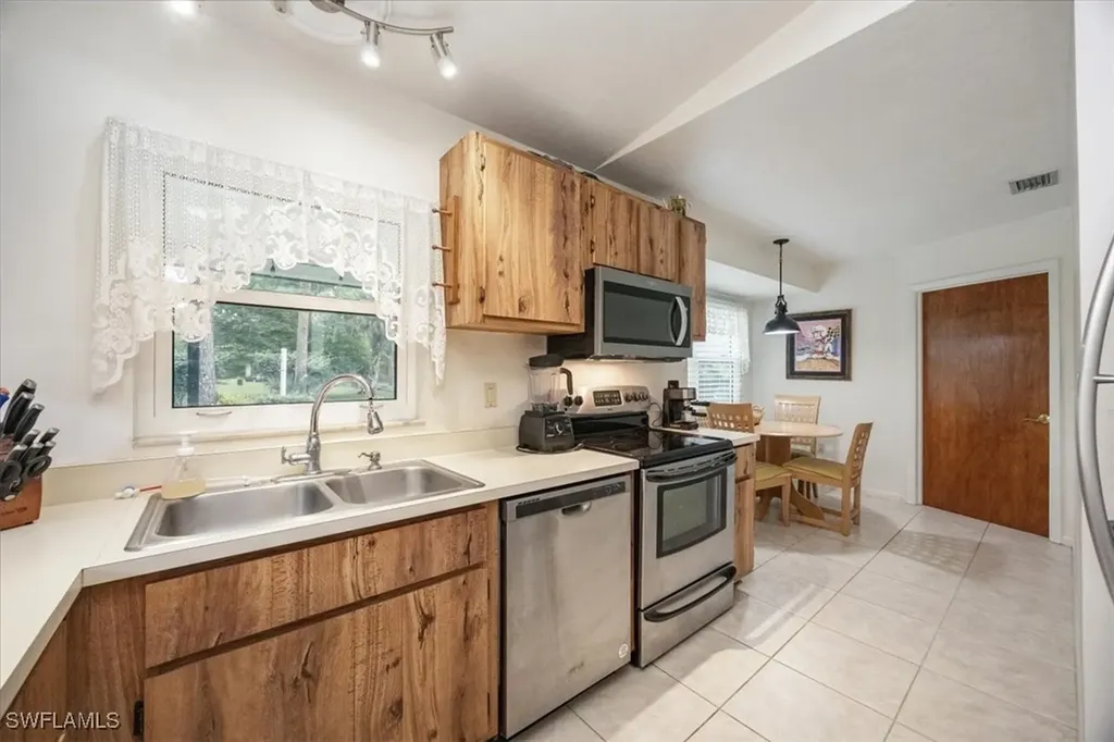5881 Green Boulevard Naples FL 34116