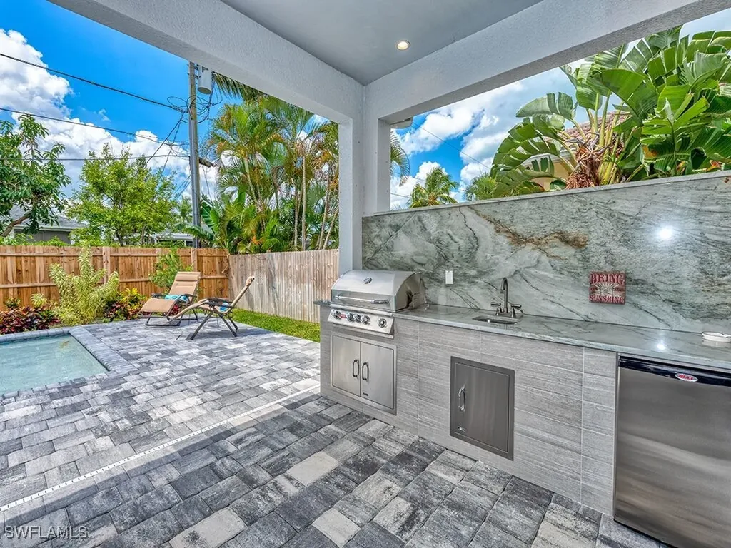 712 108th Avenue N Naples FL 34108