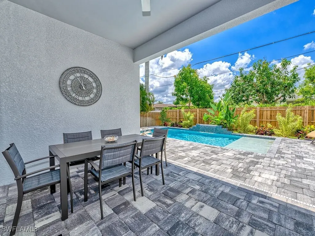 712 108th Avenue N Naples FL 34108