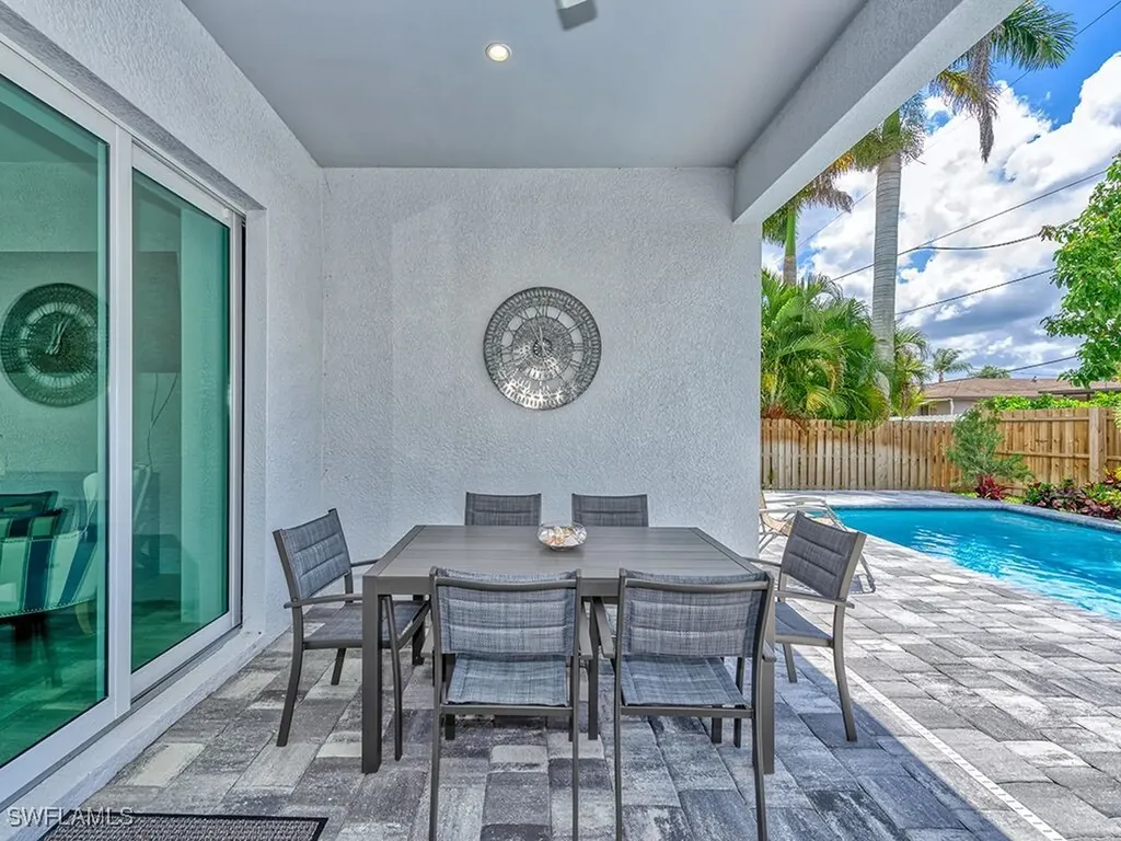 712 108th Avenue N Naples FL 34108