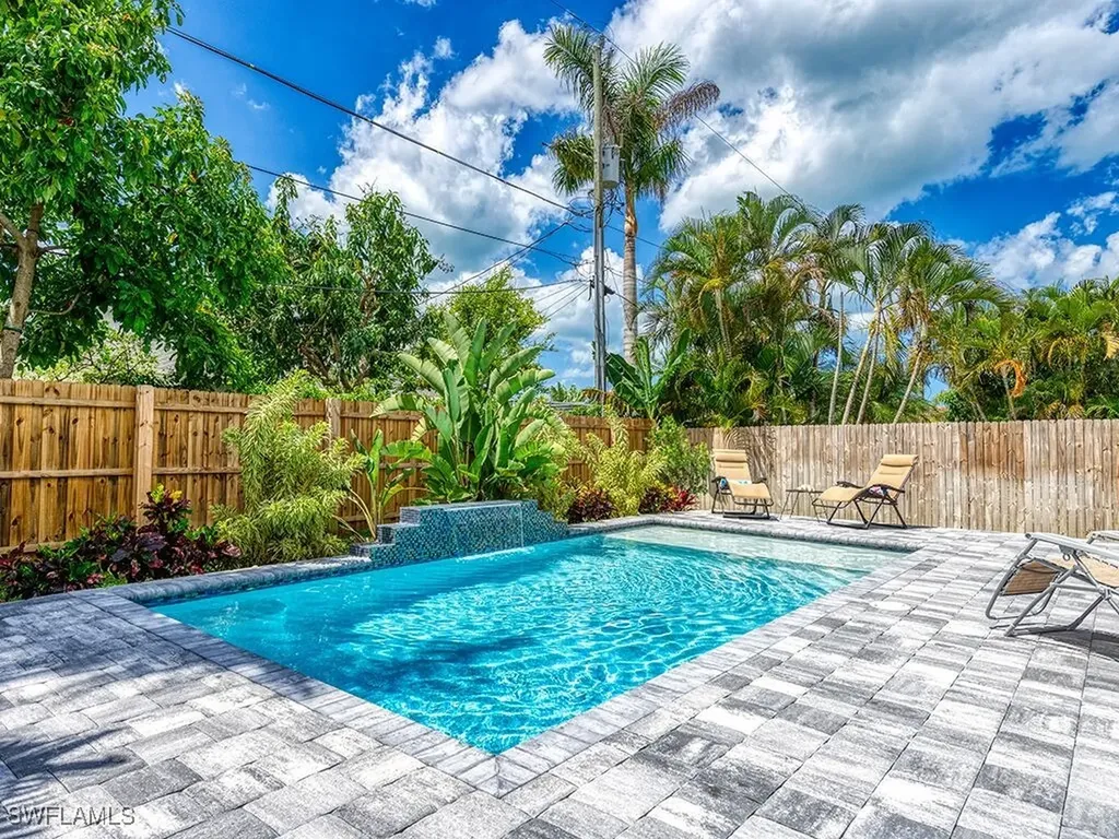 712 108th Avenue N Naples FL 34108