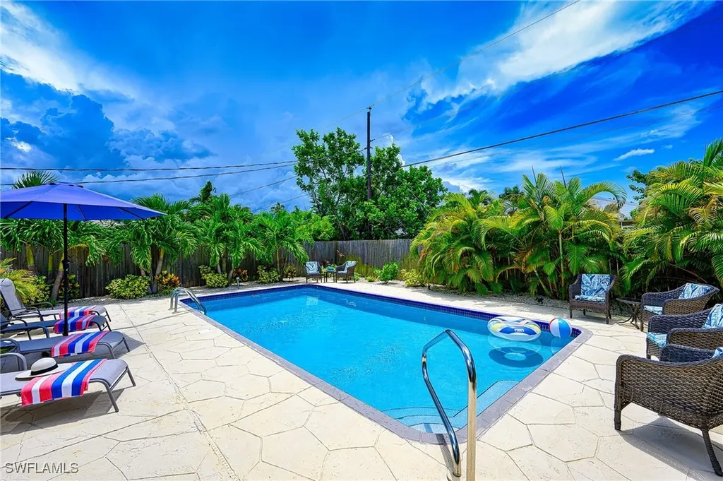 672 100th Avenue Naples FL 34108