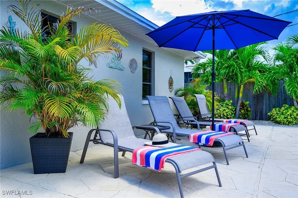 672 100th Avenue Naples FL 34108