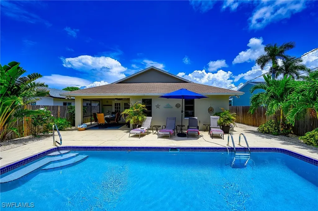 672 100th Avenue Naples FL 34108