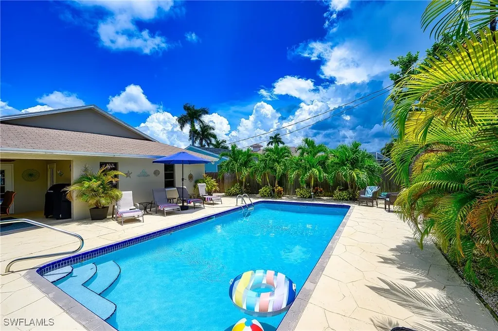 672 100th Avenue Naples FL 34108