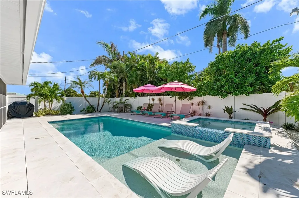 690 100th Avenue N Naples FL 34108