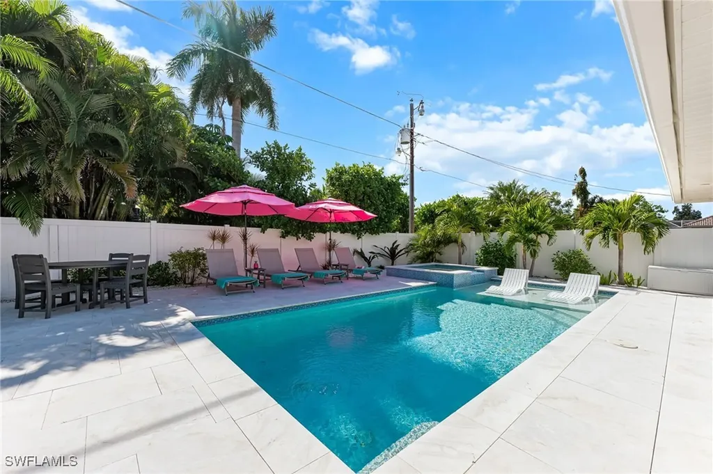 690 100th Avenue N Naples FL 34108