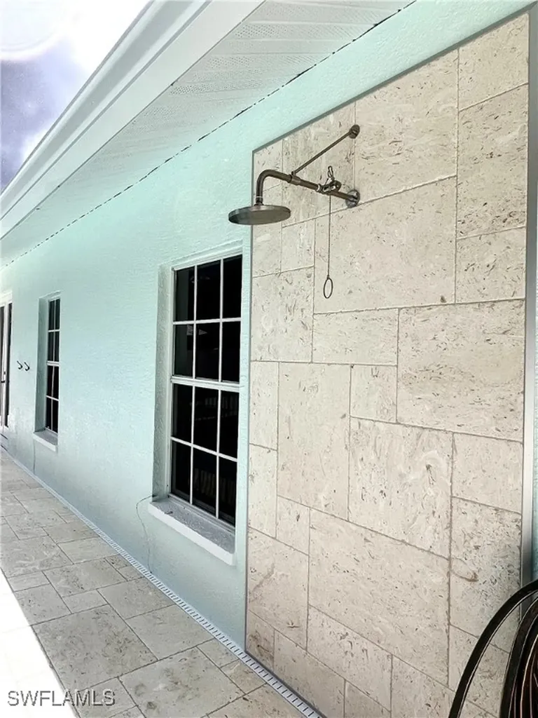 575 101st Avenue N Naples FL 34108